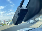 【ドライブレコーダー】映像・音声などの運転中の記録を残します。事故などを起こした起こされた時の証拠になりえますので、もしも時でも安心ですね。
