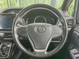 【純正革巻きステアリング】上質な革を使用することで、手にしっかり馴染みとても運転しやすいハンドルです♪