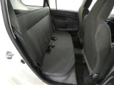 後部座席も当然、綺麗・清潔に仕上げております。内装の綺麗なお車は気持ちが良いですね。