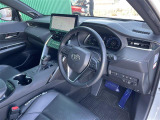 【運転席】座り心地が良いシートなので長時間の運転でも快適にお過ごしいただけます。新品のフロアマットのご注文も可能です。掲載箇所以外にご希望の写真がございましたらお気軽にお問い合わせ下さい。