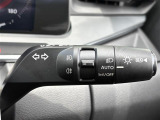 【オートライト(AUTO)】外の明るさをシステムが感知して、自動でヘッドライトが点灯します。ヘッドライトをつけ忘れを防ぐ便利機能です。