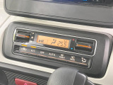 【オートエアコン】一度お好みの温度に設定すれば、車内の温度を検知し風量や温度を自動で調整。暑い&hellip;寒い&hellip;と何度もスイッチ操作をする必要はありません。快適な車内空間には必須の機能ですね♪