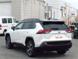 明るく広々、落ち着いた店内では、中古車のご検討・ご購入のほか、携帯電話(au)の購入等、様々なご相談に幅広く応えていきます♪