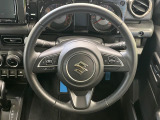 【純正革巻きステアリング】上質な革を使用することで、手にしっかり馴染みとても運転しやすいハンドルです♪