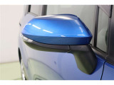 バイカラーでスマートなウインカーミラーです。ウインカーミラーはお洒落なだけでなく、対向車や歩行者からの視認性が良く安全性が向上し、事故防止にもつながります。