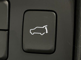 【パワーバックドア】スマートキーや運転席のボタンを押すだけでリアゲートが自動で開閉します!荷物を持っている時や、高い位置にあるバックドアを閉める際に便利な機能です♪
