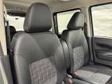 高いホールド性で運転姿勢が安定します。長距離ドライブでも疲れにくいのが魅力です。