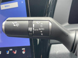 【オートワイパー(AUTO)】雨が降り出した時に、雨滴検出用センサー(レインセンサー)が雨滴を感知すると、自動でワイパーが動作します。