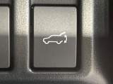 【パワーバックドア】スマートキーや運転席のボタンを押すだけでリアゲートが自動で開閉します!荷物を持っている時や、高い位置にあるバックドアを閉める際に便利な機能です♪