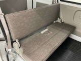 後部座席も当然、綺麗・清潔に仕上げております。内装の綺麗なお車は気持ちが良いですし、コンディションのいい車が多いです。