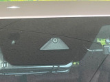 【i-ACTIVESENSE】走行中に前方の車両等を認識し、衝突しそうな時は警報とブレーキで衝突回避と被害軽減をアシスト。より安全にドライブをお楽しみいただけます。