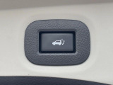 【パワーバックドア】スマートキーや運転席のボタンを押すだけでリアゲートが自動で開閉します!荷物を持っている時や、高い位置にあるバックドアを閉める際に便利な機能です♪