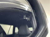 ブラインドスポットモニター(BSM)を装備しています。隣を走る車両が死角に入るとミラー内LEDインジケーターが点灯。さらに、ウィンカーを出すとインジケーターが光って点滅して注意を促してくれます。