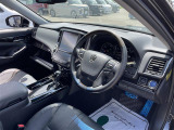 【運転席】座り心地が良いシートなので長時間の運転でも快適にお過ごしいただけます。新品のフロアマットのご注文も可能です。掲載箇所以外にご希望の写真がございましたらお気軽にお問い合わせ下さい。