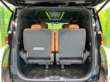 【パワーバックドア】スマートキーや運転席のボタンを押すだけでリアゲートが自動で開閉します!荷物を持っている時や、高い位置にあるバックドアを閉める際に便利な機能です♪
