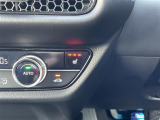 【シートヒーター】シートを温めてくれる暖房機器です!長時間座っていると負担が掛かりやすい背中や腰、または冬場などの寒い日に冷えやすい脚部に快適なぬくもりを伝えます。