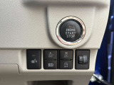 スマートキーなので、キーを差し込まなくても車内にキーを持ち込むだけでエンジンの始動ができます。