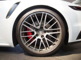 21インチTurboホイール、11.5Jx21、タイヤ:315/ 30 ZR 21(リア)
