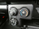 マニュアルエアコン装着です。夏は、快適に、冬でも車内の曇りを取ってくれるので安全です。