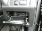 ここにETCが付いております。高速道路の料金所もスイスイ♪ ETCカードの申し込みは日産カードがおすすめ☆「安心」「おトク」「便利」で皆さまのカーライフをサポートする特典満載のカードです。