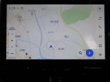 純正ナビを装備。タッチパネル式で使いやすく、お出かけもラクラクです。