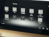 HDMI接続スマホミラーリング機能は、スマートフォンの画面をナビディスプレイに映し出します。YouTubeなどのアプリやナビゲーションを大画面で確認可能。家族みんなで楽しいドライブができますね♪