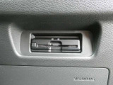 純正ETC2.0付 料金所もスムーズに通れ、割引料金の適用もあります。ビルトインできれいに収まっており、見た目もスマートです。