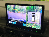 【マルチビューカメラシステム】専用のカメラにより、上から見下ろしたような視点で360度クルマの周囲を確認することができます☆死角部分も確認しやすく、狭い場所での切り返しや駐車もスムーズに行えます。