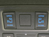 【両側パワースライドドア】スマートキーや運転席のスイッチで後席両側スライドドアの開閉が可能♪電動だから力を入れてドアを開ける必要が無く、小さなお子様でも簡単に開け閉めでき快適です♪