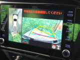 【パノラミックビューモニター】専用のカメラにより、上から見下ろしたような視点で360度クルマの周囲を確認することができます☆死角部分も確認しやすく、狭い場所での切り返しや駐車もスムーズに行えます。