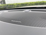 【harman kardon】ハーマンカードンのHi-Fiスペシャリストと共に、モデル別に開発・設計された専用チューニングが臨場感溢れる音響空間を実現しています。
