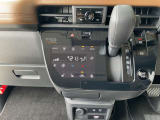 オートエアコン!おおきなアイコンでタッチしやすいパネルです。空調管理はクルマ任せで、運転を楽しみましょ♪