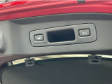 荷物を置いてクルマから離れると自動で閉扉する「予約クローズ機能」が付いたパワーテールゲート!