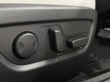 【パワーシート+ランバーサポート】電動で稼働するシートで細やかなシートポジションを確保。ランバーサポートでは正しい着座姿勢を取ることが可能です。