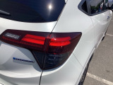 特徴的なデザインで後方からの確認しやすいLEDリアコンビネーションランプ