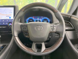 インテリアに合わせたデザインのステアリングは、運転される方のことも考え、運転しやすい形状、大きさです。是非一度、実際に触ってお確かめください。