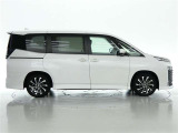 両側パワースライドドア付きだから、狭い駐車スペースなどでの 乗り降りラクラク!小さなお子さまのいるご家庭には嬉しい装備。