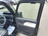 運転席のドア内部でございます。