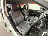 濡れたまま座れて、不快なムレも抑える防水シート。運転席と助手席には、暖房が効くよりも先に暖かくなるシートヒーターが付いています。寒い地域にいくときにあると嬉しい装備ですね!