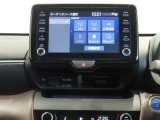 ディスプレイオーディオを装備。スマホとクルマをつなぐことで、これまでのナビに加えて、いろんなサービスが楽しめます。