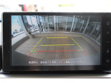 バックモニター付ですので、車庫入れも駐車もラクラクです。