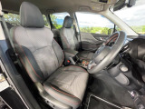 運転席まわりには十分なスペースがあり、大柄な方でもゆったり運転していただける環境です。