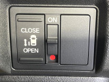【パワースライドドア】スマートキーや運転席のスイッチでスライドドアの開閉が可能♪電動だから力を入れてドアを開ける必要が無く、小さいお子様でも、重い荷物を持っている時もラクに開け閉めできます♪