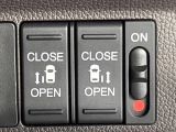 【両側パワースライドドア】スマートキーや運転席のスイッチで後席両側スライドドアの開閉が可能♪電動だから力を入れてドアを開ける必要が無く、小さなお子様でも簡単に開け閉めでき快適です♪