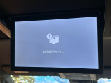 【フリップダウンモニター】大画面モニターで後席でもエンタメをお楽しみいただけます。小さなお子様にも大人気の装備です♪