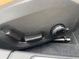 【パワーシート】スイッチ一つで簡単にシート位置の微調整が可能!電動だから力もいりません!自分に最適なシートポジションにセットして、快適なドライブをお楽しみください。