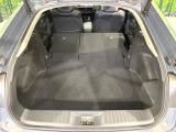 後席を格納すると、これだけの広さが!シーンに合わせたシートアレンジで、大きな荷物も積むことが出来ます♪