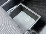 助手席シートアンダーボックス☆MAX2kgまで載せれます☆