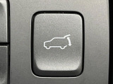 【パワーバックドア】スマートキーや運転席のボタンを押すだけでリアゲートが自動で開閉します!荷物を持っている時や、高い位置にあるバックドアを閉める際に便利な機能です♪