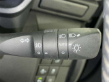 【オートライト】車外の明るさに応じて自動的にライトの点灯・消灯をしてくれます